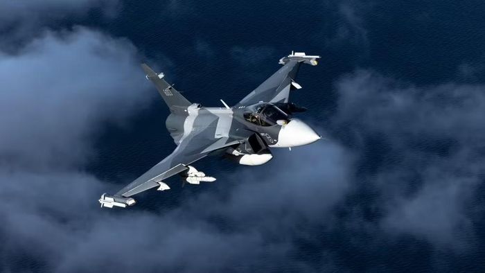 Nói cách khác, tầm bắn của Meteor khi tiêu diệt mục tiêu không phụ thuộc vào tốc độ, độ cao và hướng bay của cả hai máy bay, cũng như chuyển động của mục tiêu sau khi tên lửa được phóng.