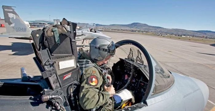 Về hiệu năng, F-15E vẫn nằm trong nhóm máy bay chiến đấu mạnh mẽ nhất từng được chế tạo.