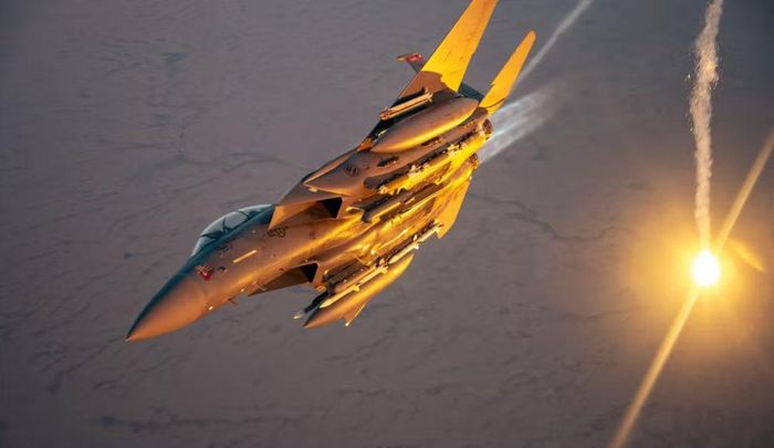Ra đời từ thời kỳ Chiến tranh Lạnh, tiêm kích F-15E Strike Eagle của Mỹ không chỉ sống sót mà còn duy trì vai trò chủ lực trong các chiến dịch không kích hiện đại, nhờ khả năng đa nhiệm hiếm có giữa không chiến và tấn công mặt đất.