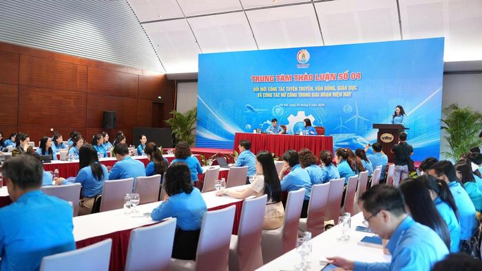 Quang cảnh tại Trung tâm thảo luận số 4. Ảnh: Quang Vinh