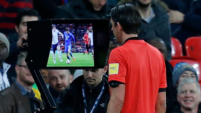  VAR được trao nhiều nhiệm vụ hơn ở World Cup vào mùa hè này. Ảnh: FF. 
