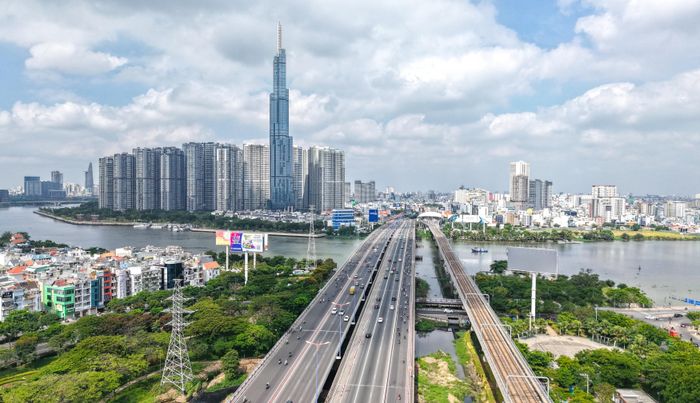  Hiện TP.HCM đang xây dựng Dự thảo Luật đô thị đặc biệt. Ảnh: THUẬN VĂN 