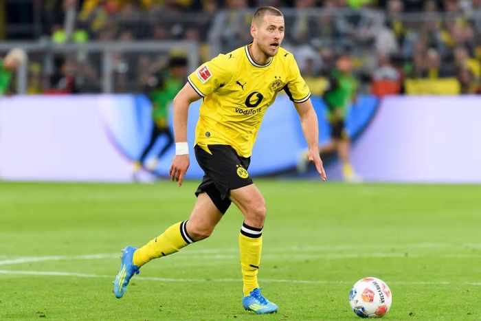  Waldemar Anton của Borussia Dortmund đang trong tầm ngắm của Manchester United. ẢNH: Max Maiwald/DeFodi 
