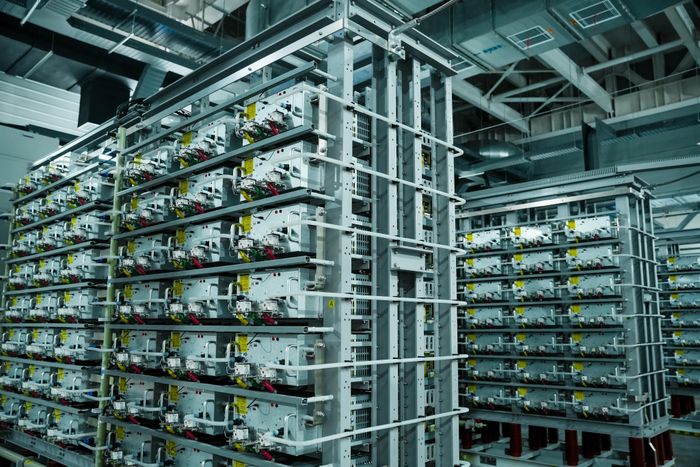  Trung tâm thử nghiệm mới được trang bị các phòng thí nghiệm có khả năng tái tạo điều kiện vận hành của lưới điện ngoài thực địa, đồng thời mô phỏng nhiều tình huống bất thường. 