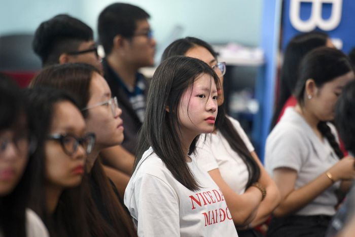  Trong khuôn khổ hoạt động, chúng tôi được thoải mái thảo luận về các anh hùng nước Mỹ, các biểu tượng văn hóa, nghệ thuật, âm nhạc, tìm hiểu về các trường đại học và đời sống sinh viên tại Mỹ. Quan trọng hơn là được trau dồi tiếng Anh cùng các tình nguyện viên người Mỹ. 
