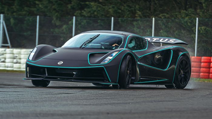 Chiếc Envijia nặng hơn 1,8 tấn của Lotus. Ảnh: Top Gear.