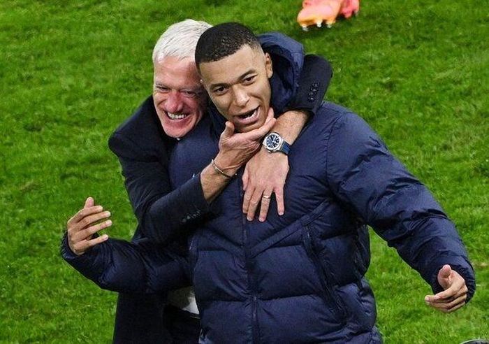  Deschamps sẽ đối đầu với bài toán khó mang tên Mbappe. 
