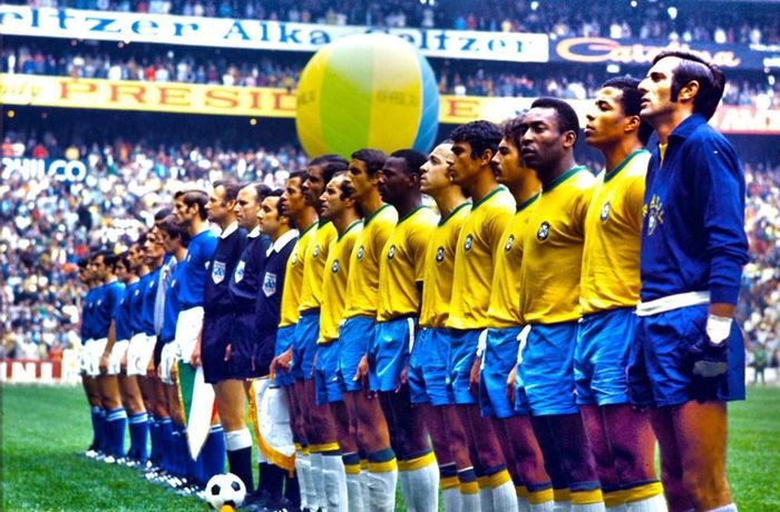 Đội tuyển Ý và Brazil trong lễ chào cờ trước trận chung kết