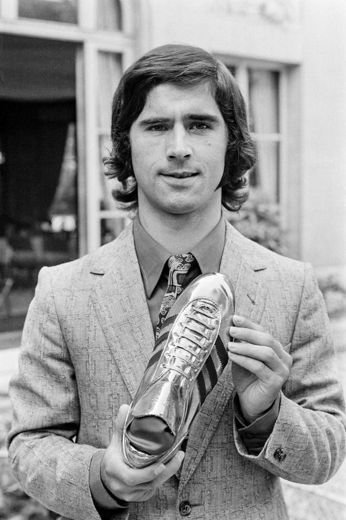 Gerd Müller của đội tuyển Tây Đức giành Chiếc giày Vàng World Cup 1970 với 10 bàn thắng