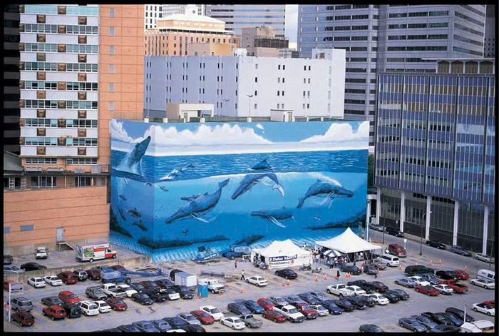 Tác phẩm "Ocean Life" (Whaling Wall 82) do họa sĩ Wyland thực hiện năm 1999, từng là biểu tượng nghệ thuật công cộng của thành phố Dallas