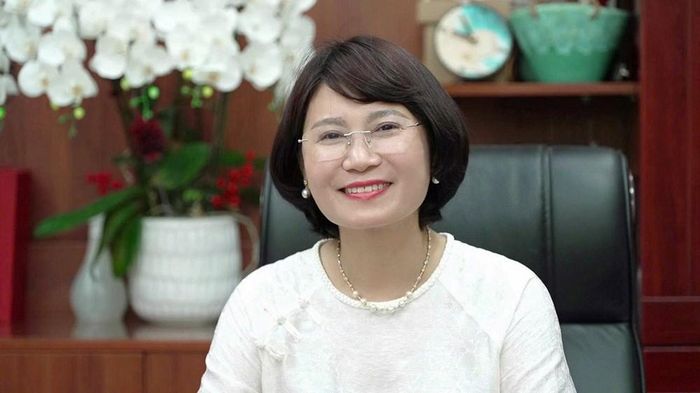 TS Hoàng Thúy Nga hiệu trưởng trường tiểu học Tân Định phát biểu