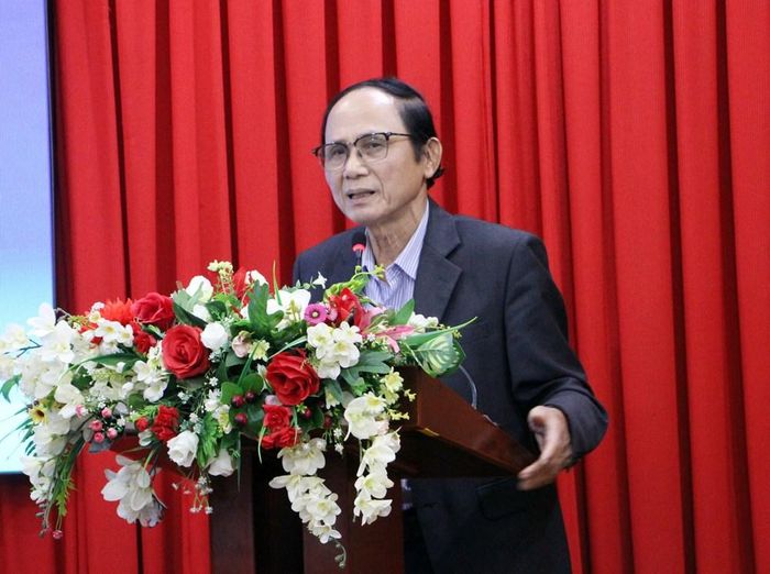 PGS.TS Huỳnh Quốc Thắng phát biểu tham luận tại tọa đàm