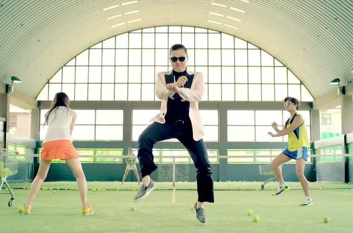 Tên tuổi của PSY gắn liền với điệu nhảy "cưỡi ngựa" đã làm nên hiện tượng "Gangnam Style"