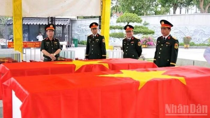 Hài cốt các liệt sĩ được đưa từ Lào về Nghĩa trang Liệt sĩ quốc gia Đường 9.
