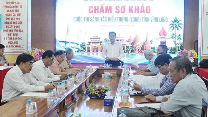 Buổi chấm vòng sơ khảo.