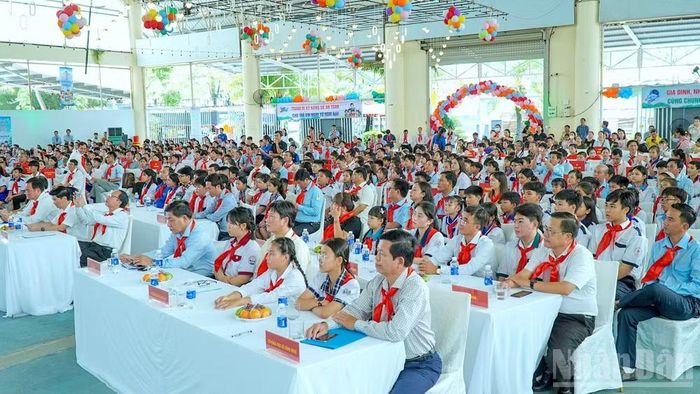 Hơn 400 thiếu nhi tiêu biểu tham gia tại buổi gặp mặt lãnh đạo tỉnh Cà Mau.