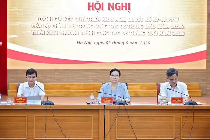 Các đồng chí chủ trì Hội nghị.