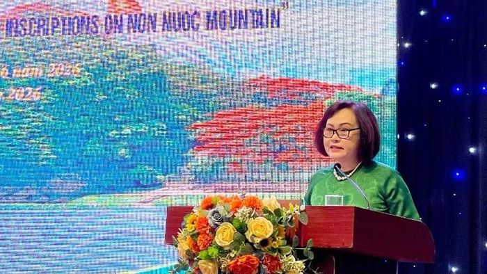 Tiến sĩ Vũ Thị Minh Hương, Phó Chủ tịch Ủy ban Ký ức thế giới khu vực châu Á-Thái Bình Dương phát biểu tại tọa đàm.