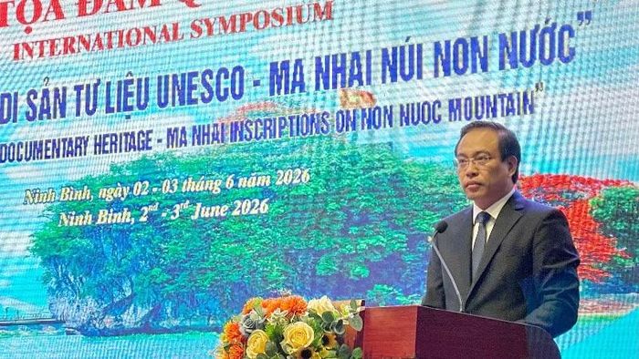 Đồng chí Đặng Thanh Sơn, Phó Chủ tịch Ủy ban nhân dân tỉnh Ninh Bình phát biểu tại tọa đàm.