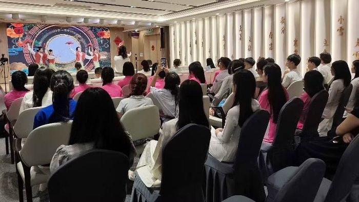 Thế hệ trẻ Việt Nam-Trung Quốc tham gia chương trình giao lưu.