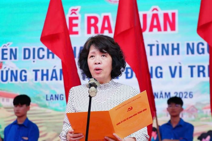 Đồng chí Nguyễn Thị Hoàng Vân, Phó Bí thư Đảng ủy các Cơ quan Đảng Trung ương phát biểu chỉ đạo buổi lễ.