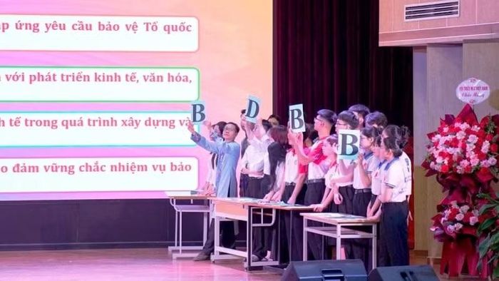 Các đội tuyển tham gia tranh tài tại năm phần thi: “Lời chào triết học”, “Hiểu biết triết học”, “Tài năng triết học”, “Kết nối tư duy triết học” và “Hùng biện triết học”.