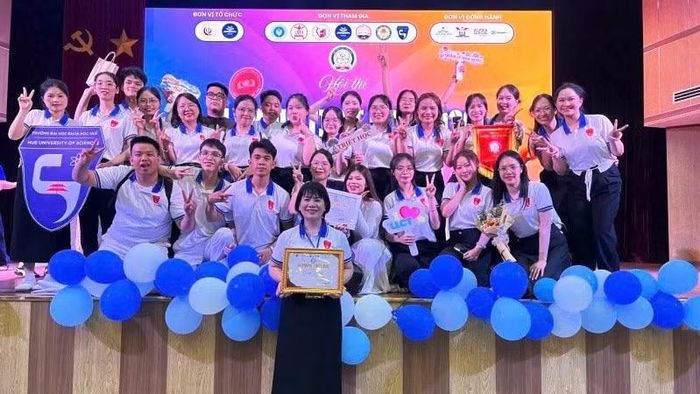 Dưới sự dẫn dắt của Đội trưởng Nguyễn Thị Thúy Hằng, Đội tuyển Triết học Trường Đại học Khoa học đã thể hiện bản lĩnh và trí tuệ của sinh viên Đại học Huế tại hội thi quốc gia này.