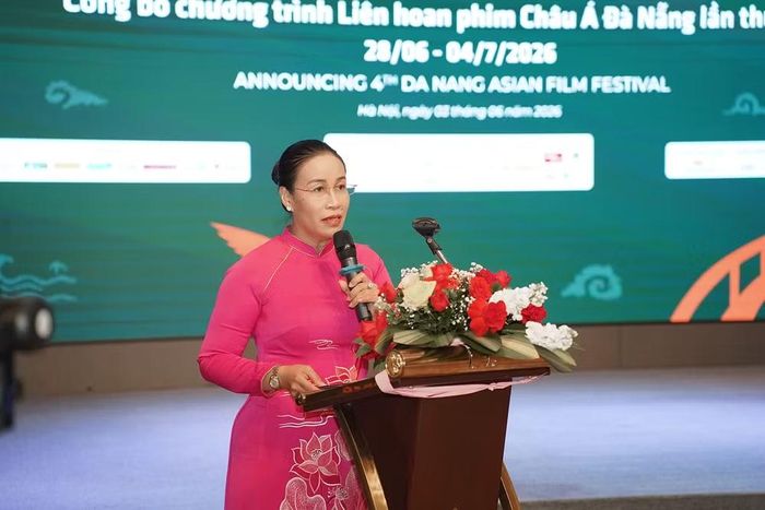 Phó Chủ tịch Ủy ban nhân dân thành phố Đà Nẵng Nguyễn Thị Anh Thi thông tin về công tác chuẩn bị cho Liên hoan phim.