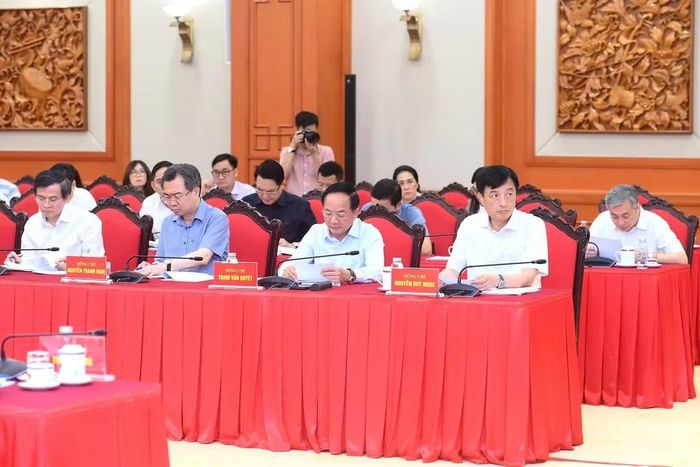 Các đồng chí lãnh đạo Đảng, Nhà nước và các đại biểu tham dự cuộc làm việc. (Ảnh: ĐĂNG KHOA)