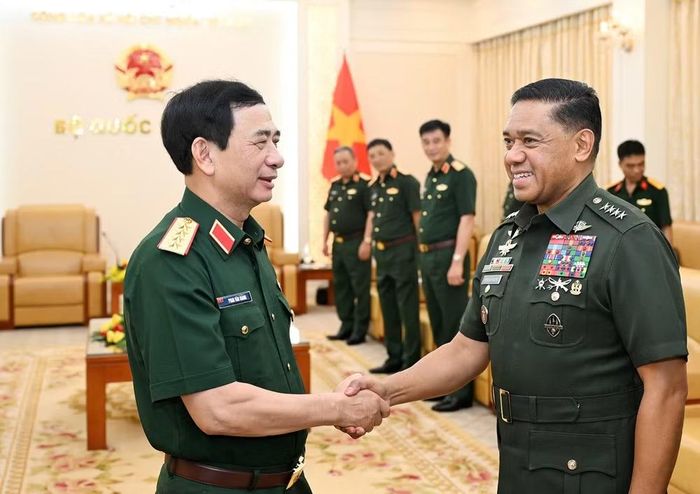 Đại tướng Phan Văn Giang tiếp Đại tướng Romeo Saturnino Brawner Junior.