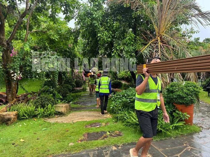 Ngày 28-5, chủ đầu tư dự án The Peak đã chủ động tháo dỡ các công trình vi phạm nhưng đến nay vẫn chưa hoàn thành nên buộc chính quyền địa phương tiến hành cưỡng chế.