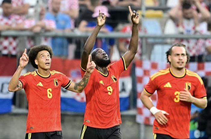 Romelu Lukaku vào sân từ ghế dự bị và lập công