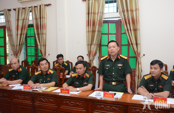  Đại diện cơ quan chức năng Quân khu 4 phát biểu trao đổi, cung cấp nhiều thông tin hữu ích tại buổi khảo sát.