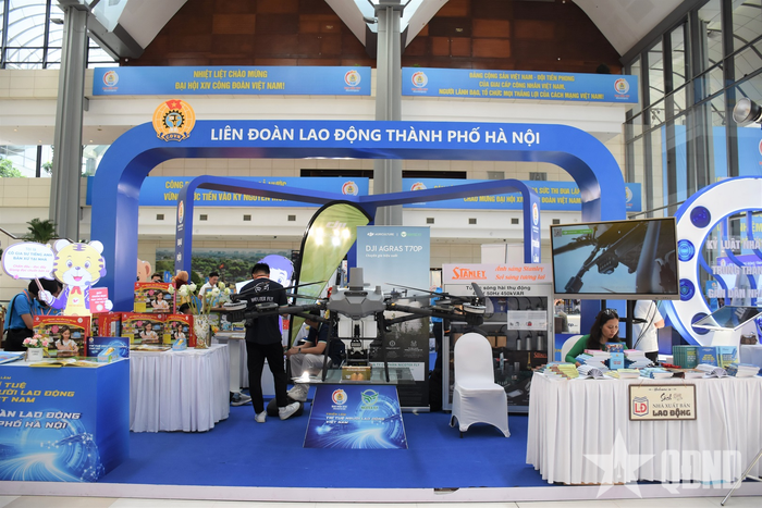 Không gian trưng bày công trình, sản phẩm, mô hình, giải pháp kỹ thuật và sáng kiến tiêu biểu của Liên đoàn Lao động Thành phố Hà Nội tại Đại hội XIV Công đoàn Việt Nam. 