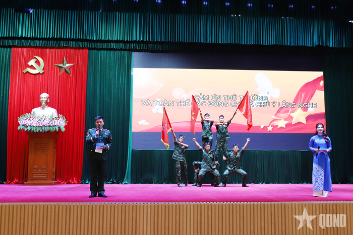 Đội thi Tuyên truyền viên trẻ đến từ Đoàn cơ sở Ban Chỉ huy phòng thủ khu vực 1- Quảng Hà. 