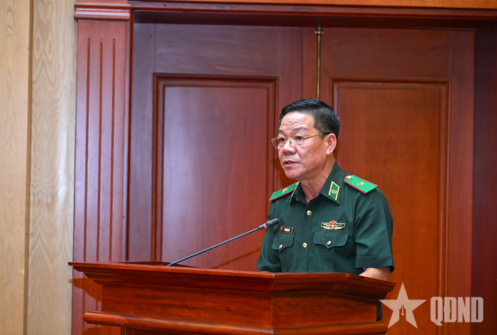  Thiếu tướng Văn Ngọc Quế, Phó chủ nhiệm Chính trị Bộ đội Biên phòng tham luận tại hội nghị.