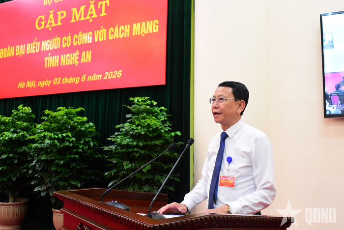 Đồng chí Vi Ngọc Quỳnh, Phó giám đốc Sở Nội vụ tỉnh Nghệ An phát biểu tại chương trình gặp mặt. 