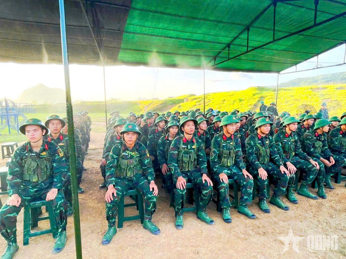 Trung đoàn 335, Sư đoàn 324 lắp đặt hệ thống quạt công suất lớn kết hợp phun sương tại khu vực tập trung và chờ kiểm tra.