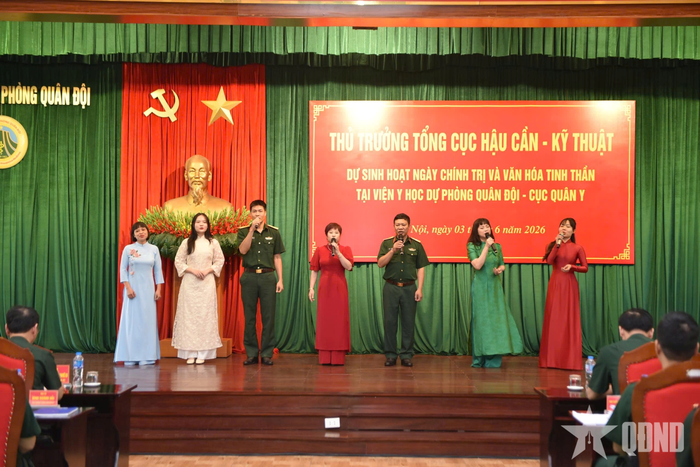  Tiết mục văn nghệ của cán bộ, nhân viên Viện Y học dự phòng Quân đội. 