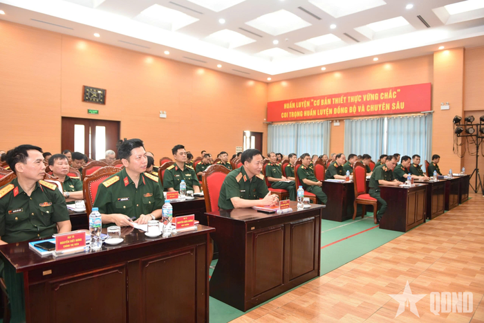 Các đại biểu dự buổi sinh hoạt.