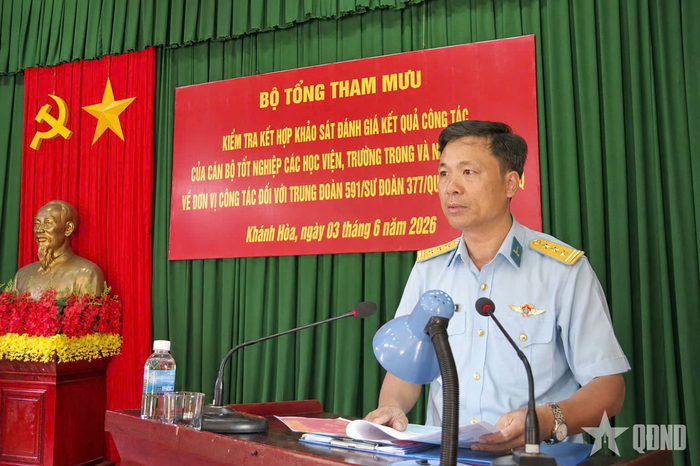  Thượng tá Lường Quốc Hảo, Trung đoàn trưởng Trung đoàn 591 báo cáo kết quả thực hiện nhiệm vụ của cán bộ.