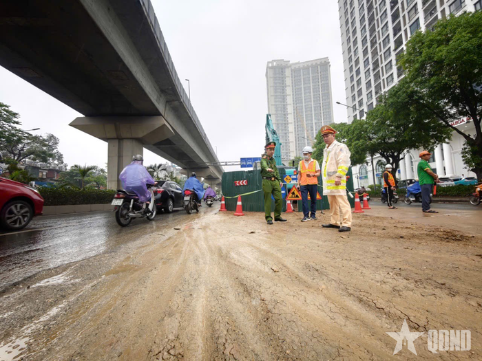  Tại các vị trí này, CSGT và Công an cơ sở tăng cường điều tiết, hướng dẫn giao thông.