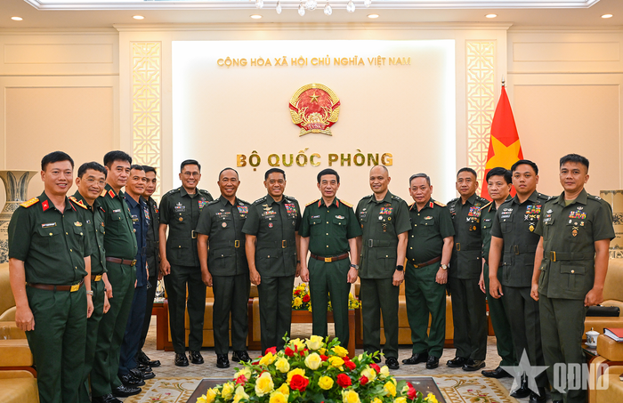  Đại tướng Phan Văn Giang, Đại tướng Romeo S.Brawner Jr. và các đại biểu tại buổi tiếp. Ảnh: TUẤN HUY 