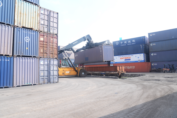 Tuyến vận tải liên vận quốc tế cho phép các chuyến tàu xuất phát từ những địa điểm nằm sâu trong nội địa Trung Quốc như Thanh Hải, Nam Ninh, Tô Châu đi thẳng vào sâu trong nội địa Việt Nam, giúp rút ngắn thời gian vận chuyển.