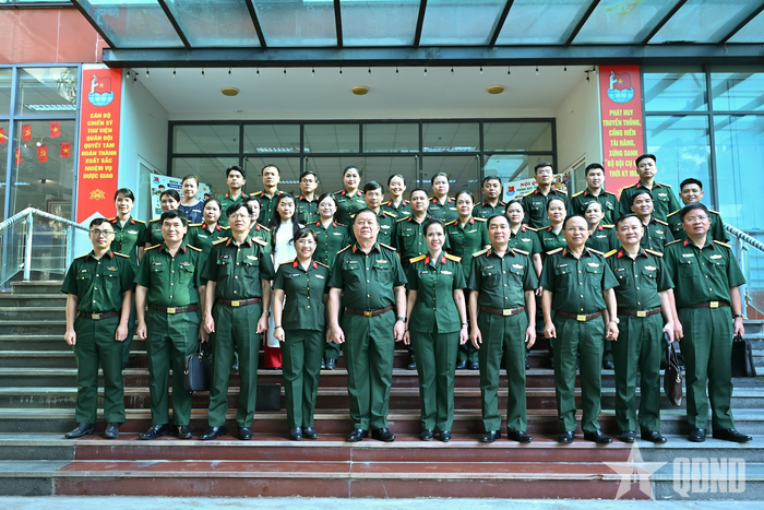 Đại tướng Nguyễn Trọng Nghĩa thăm, làm việc với Thư viện Quân đội.