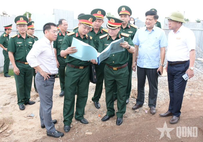  Kiểm tra thực tế tiến độ thi công xây dựng Nhà sinh hoạt cộng đồng buôn Kđoh.