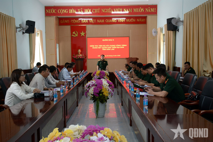  Thiếu tướng Trần Minh Trọng kết luận công tác kiểm tra tiến độ thi công xây dựng Nhà cộng đồng buôn Kđoh.