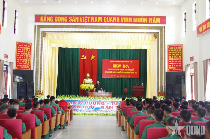  Đoàn kiểm tra đã tiến hành kiểm tra kết quả thực hiện quy chế dân chủ tại Lữ đoàn 164.