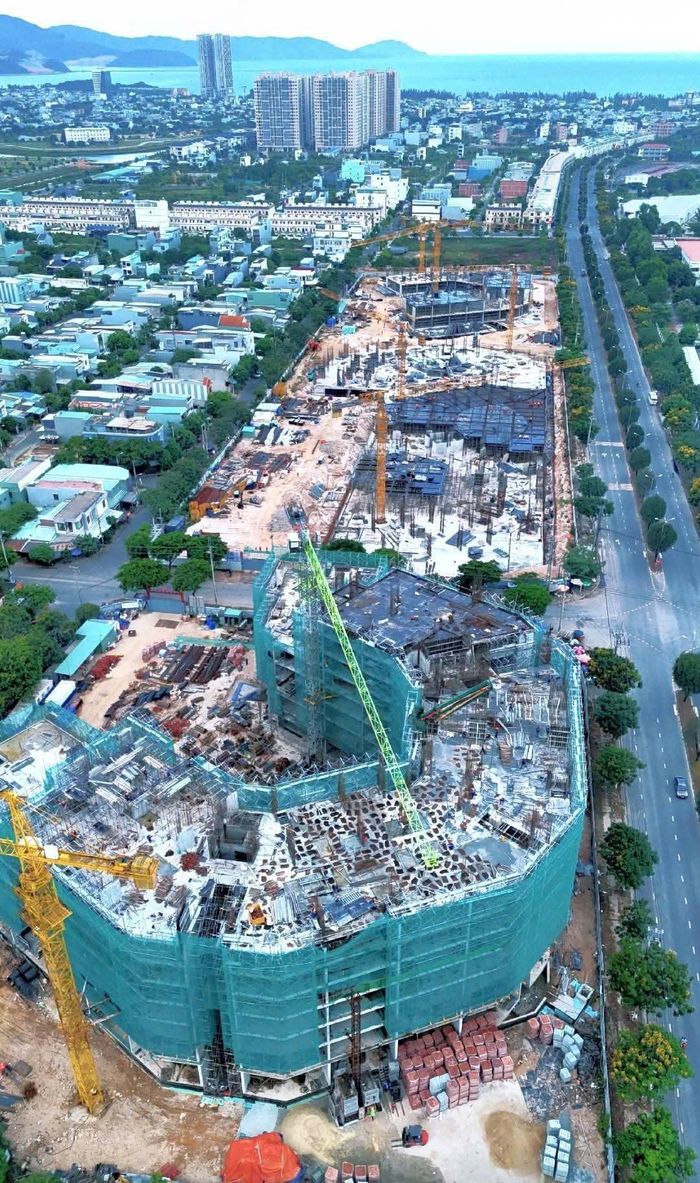Một dự án nhà ở thương mại đang triển khai tại phường Hải Vân.