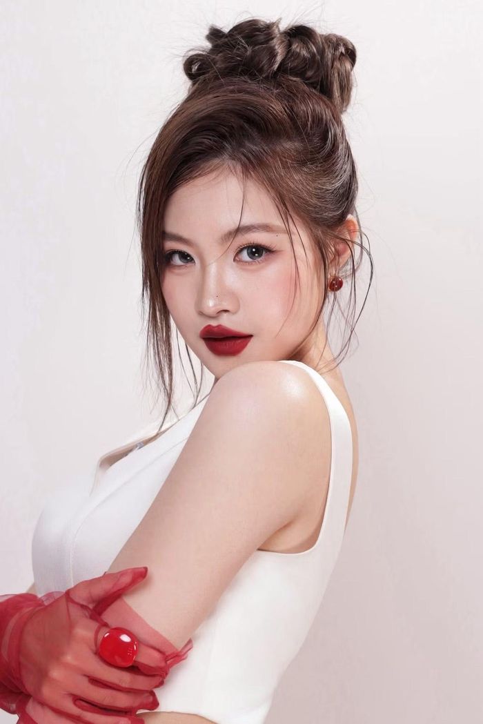 Từ một cô gái chịu nhiều tổn thương bởi miệt thị ngoại hình, Hachi đã bản lĩnh vượt qua chính mình để chạm tay vào ước mơ.